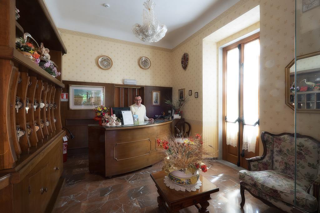 Hotel La Rosa Ronta Dış mekan fotoğraf