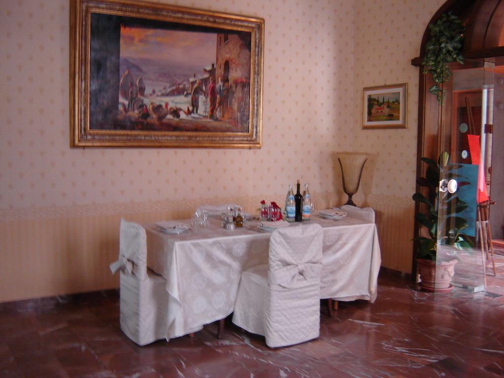 Hotel La Rosa Ronta Dış mekan fotoğraf