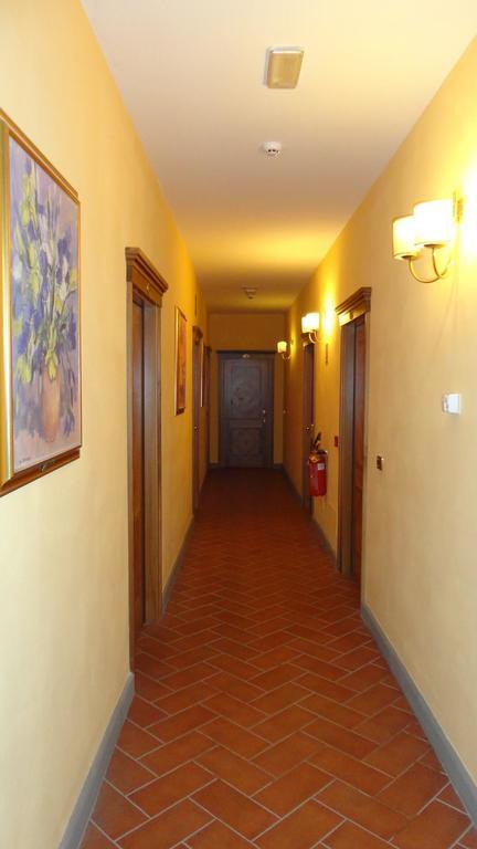Hotel La Rosa Ronta Dış mekan fotoğraf