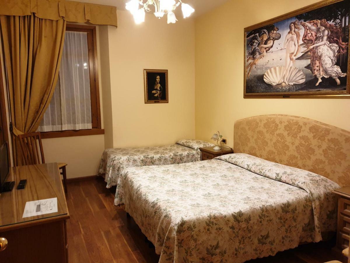 Hotel La Rosa Ronta Dış mekan fotoğraf